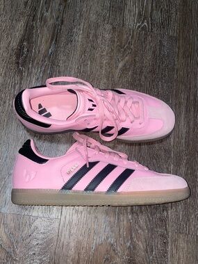 Like New Adidas SAMBA MESSI Indoor Soccer Shoes. Size M US 6/W 7.5 EU 38.5